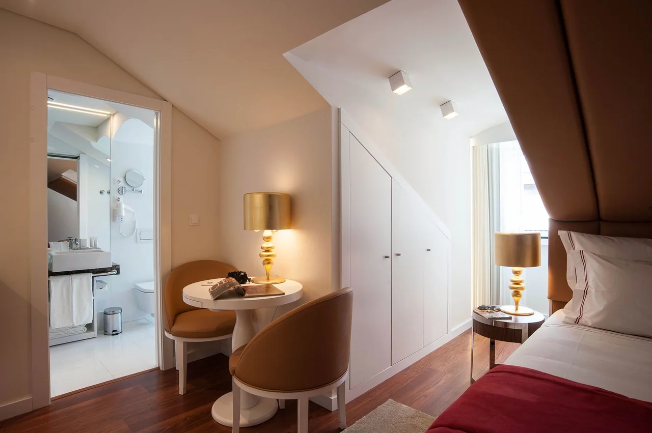 Deluxe Room Seating