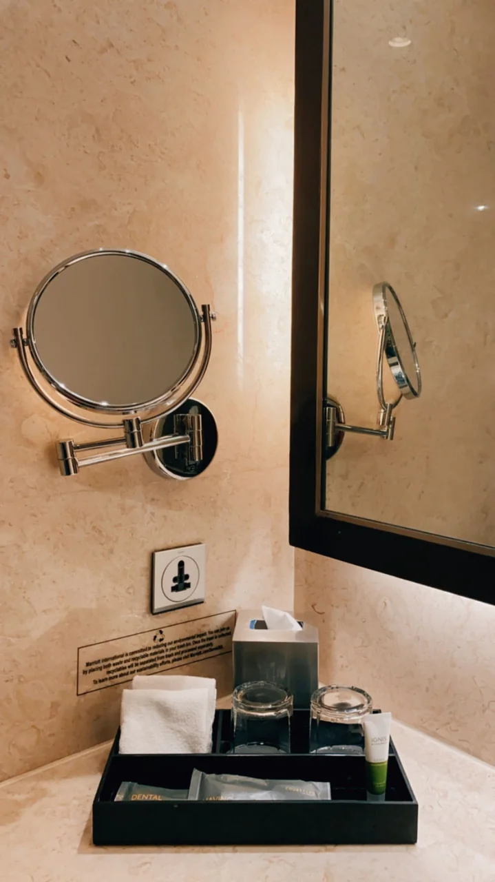 Deluxe Room Bathroom